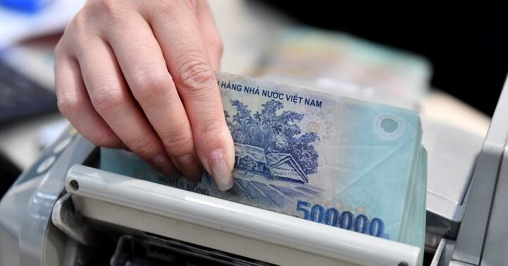 Lai suat huy dong dat 10%/nam, thoi gian toi se tang hay giam? hinh anh