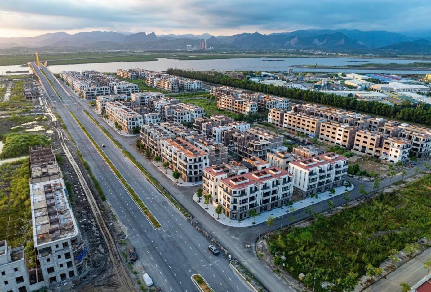 Quang Ninh yeu cau thu hoi no thue tai 2 du an 16.000 ty dong cua FLC hinh anh