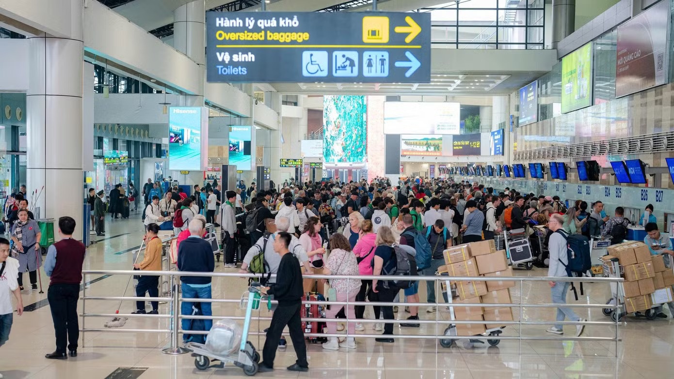 Kho nhu mua ve may bay, du lich dip 30/4-1/5 hinh anh