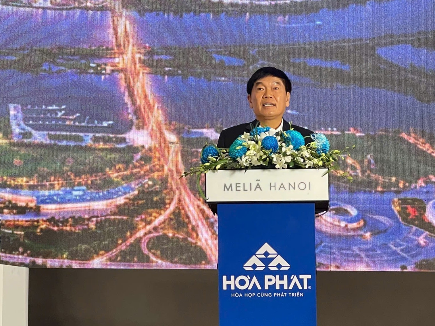 Gan 1.000 co dong Hoa Phat di hop sang nay hinh anh