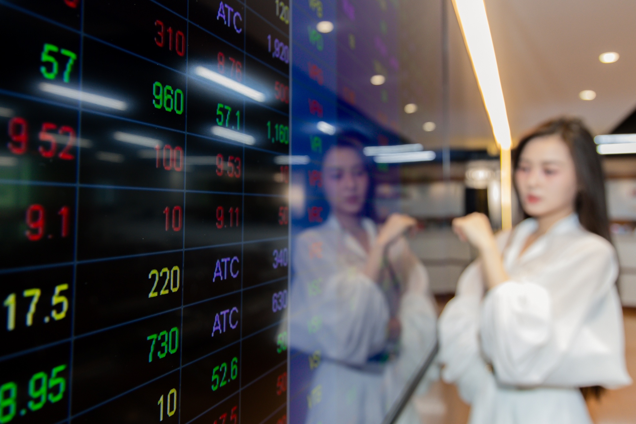 Chung khoan buoc vao giai doan quan trong hinh anh