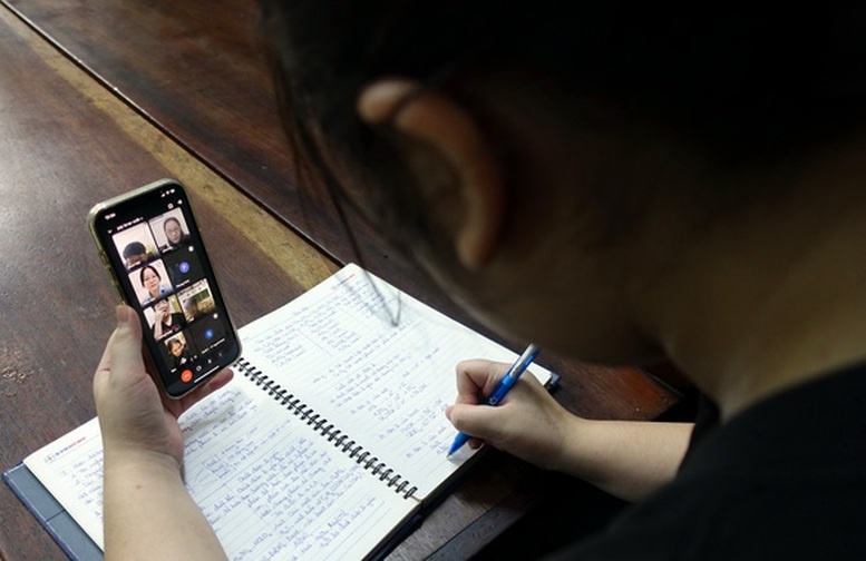 Chinh phu ho tro 400.000 smartphone cho ho ngheo, ho can ngheo tu 30/4 hinh anh