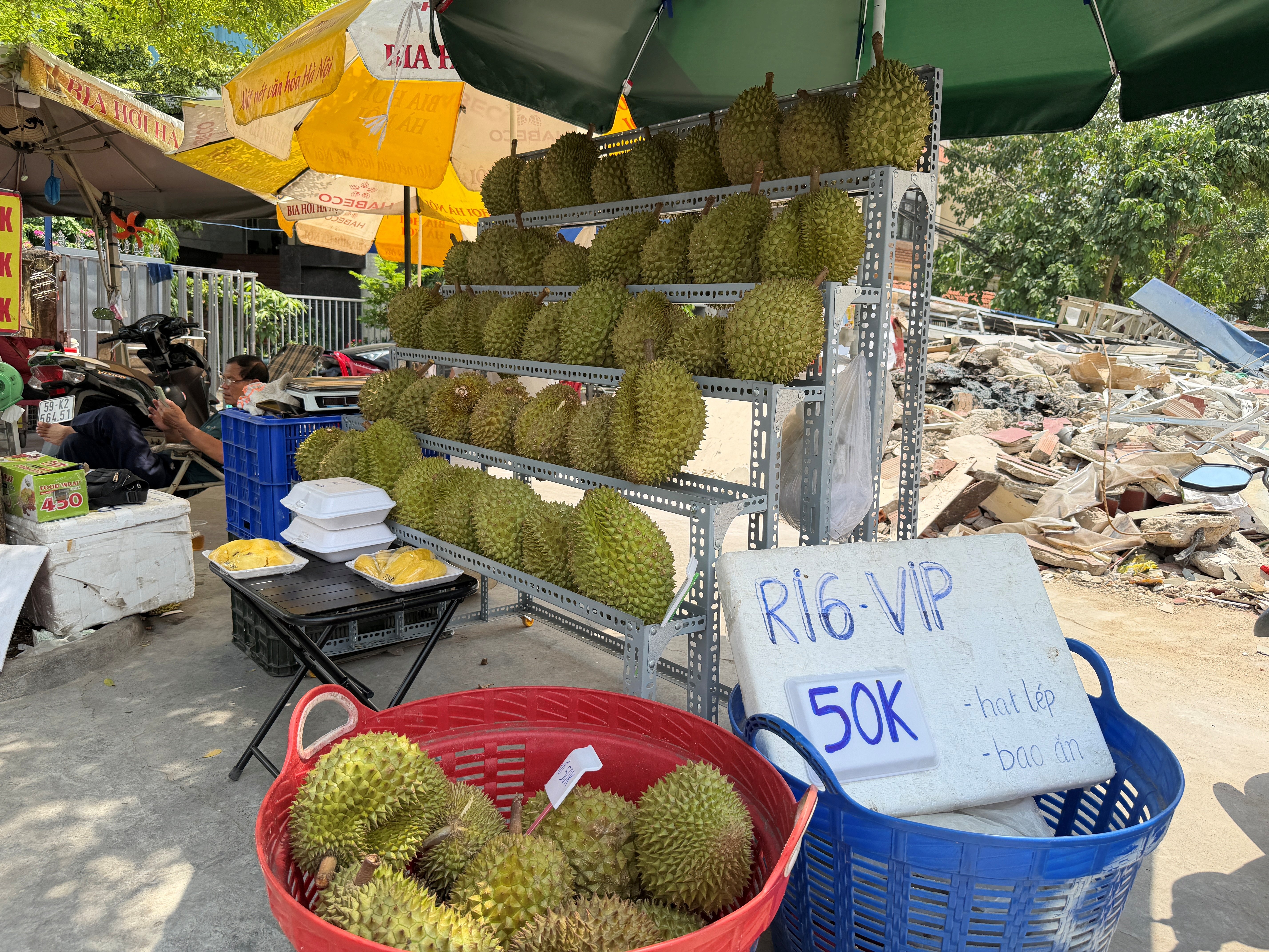 Sau rieng gia re 'do bo' TP.HCM: Chat luong ra sao? hinh anh