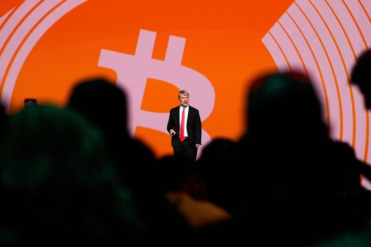 'Ong trum' Bitcoin lao dao hinh anh