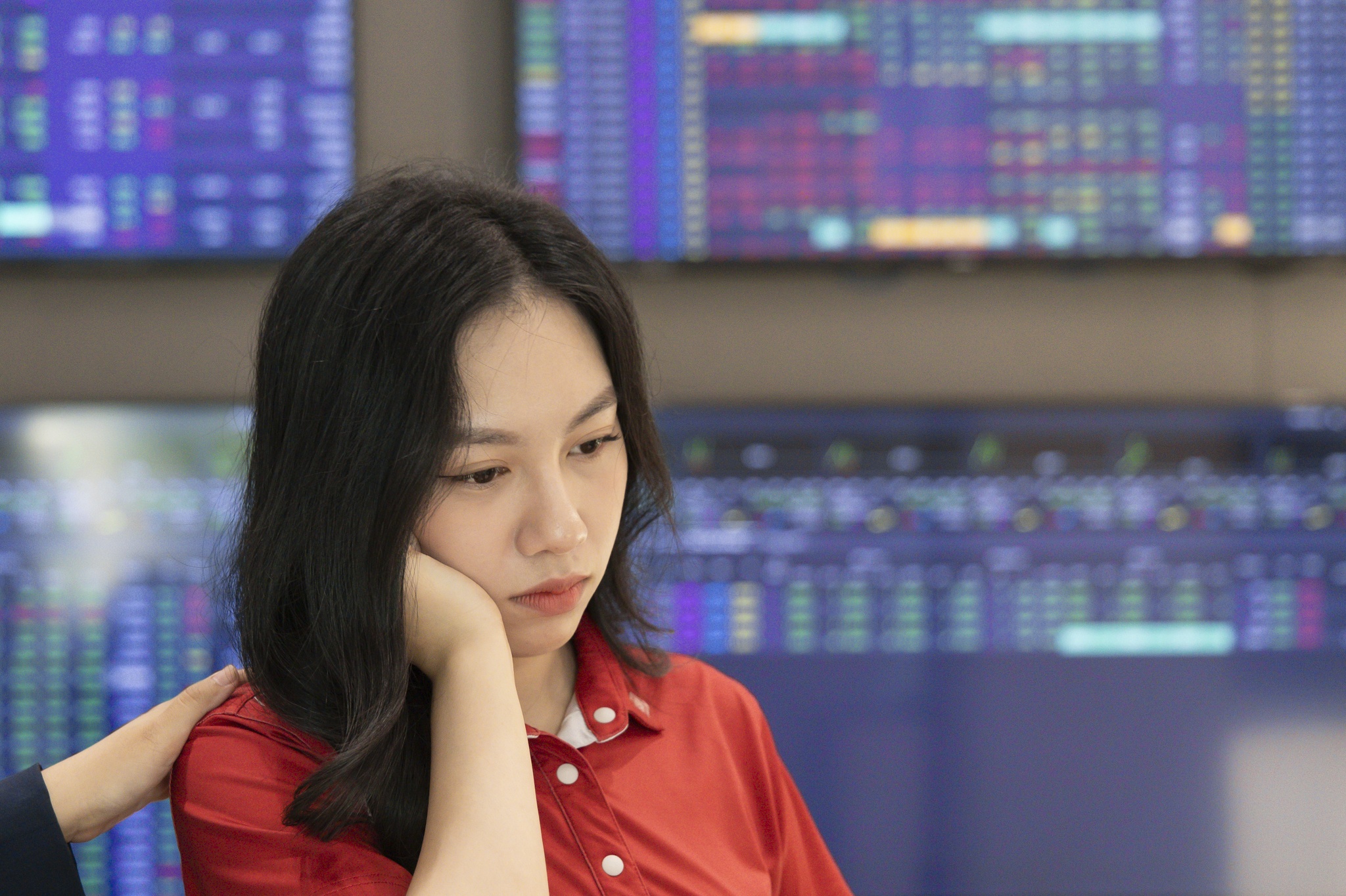 VN-Index giam manh nhat nua thang hinh anh