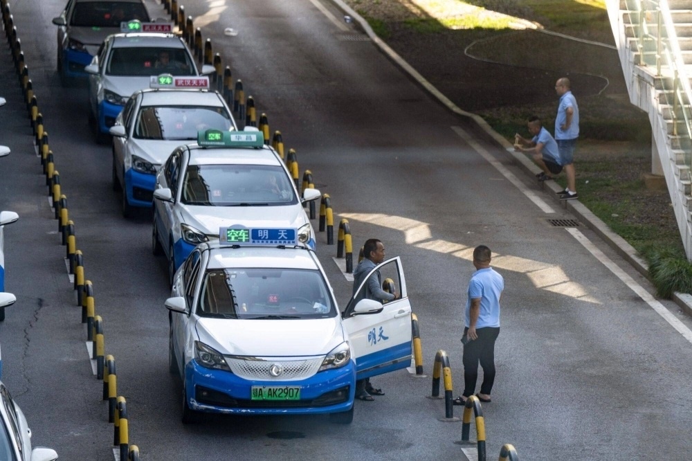Xe tu lai de doa 'chen com' cua 400.000 tai xe taxi Tham Quyen hinh anh