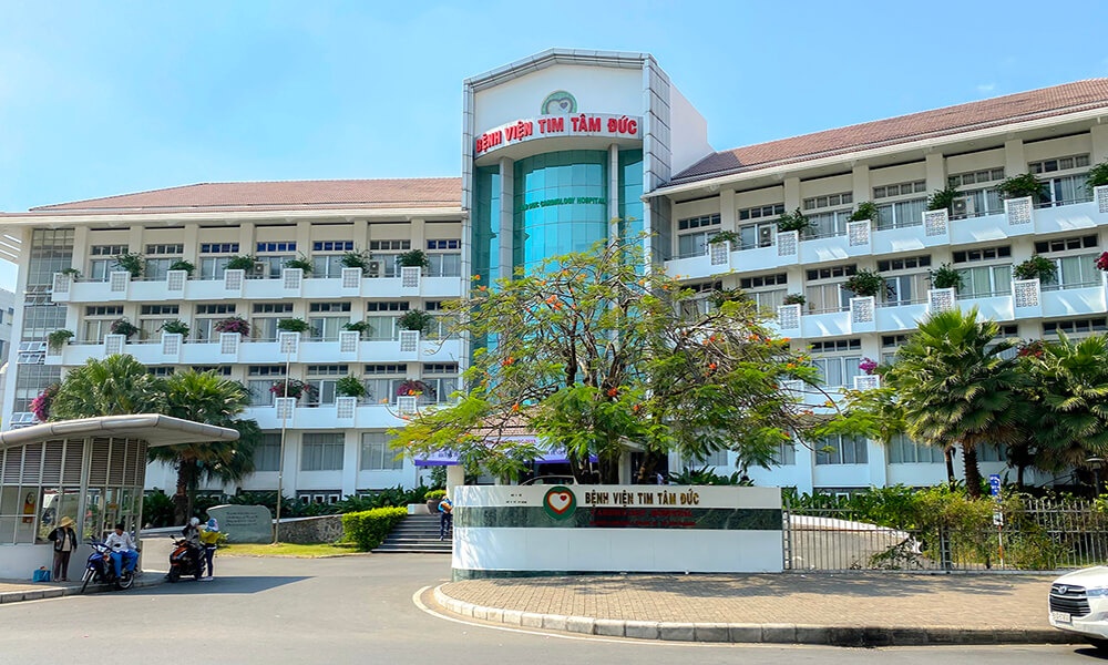 Co dong mot benh vien tim lai gap doi sau mot thang hinh anh