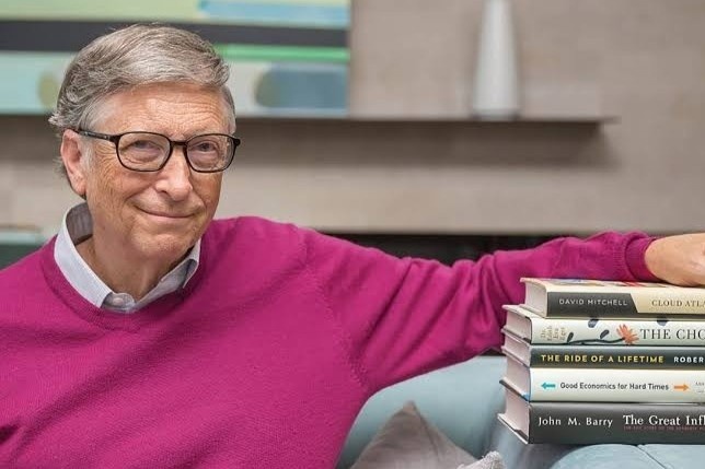 Bill Gates ghi nhớ hàng trăm cuốn sách đã đọc bằng cách nào?