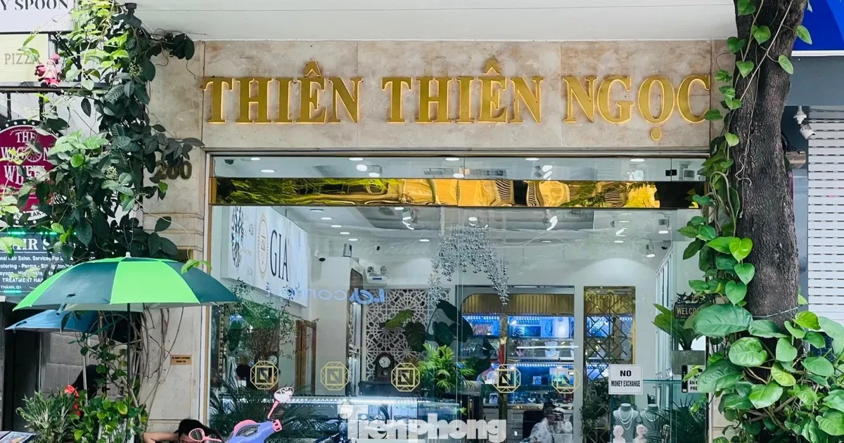 Tiệm kim cương mở cửa, khách bán chờ cả năm mới được nhận tiền