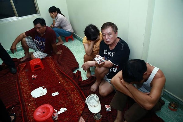 Dot nhap soi bac co 5 lop cua khoa hinh anh