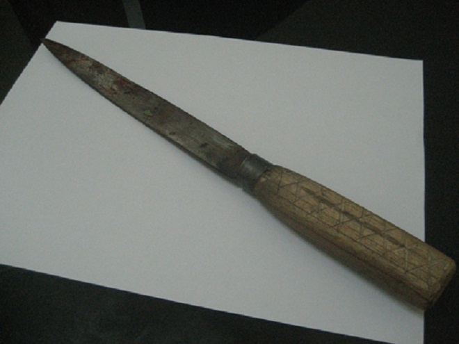 Bo cam dao nhon dam chet con trai hinh anh