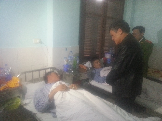 52 linh cuu hoa nhiem doc trong vu chay container phot pho hinh anh