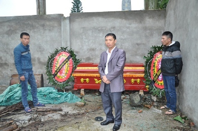 Mang quan tai, vong hoa di doi no hinh anh