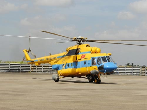 Truc thang Mi-17 tim kiem 4 ngu dan Thanh Hoa mat tich hinh anh