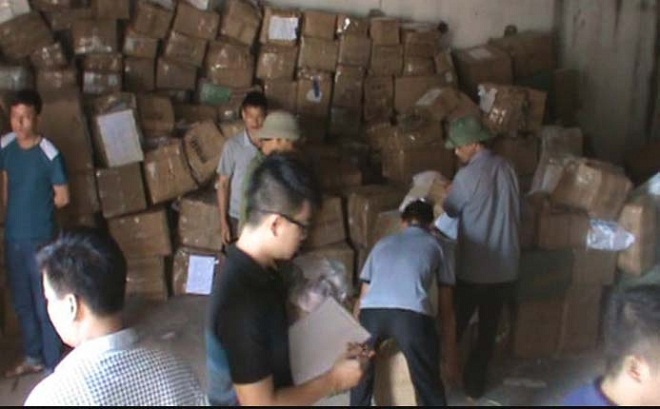 Thu hon 5 tan my pham khong ro nguon goc hinh anh