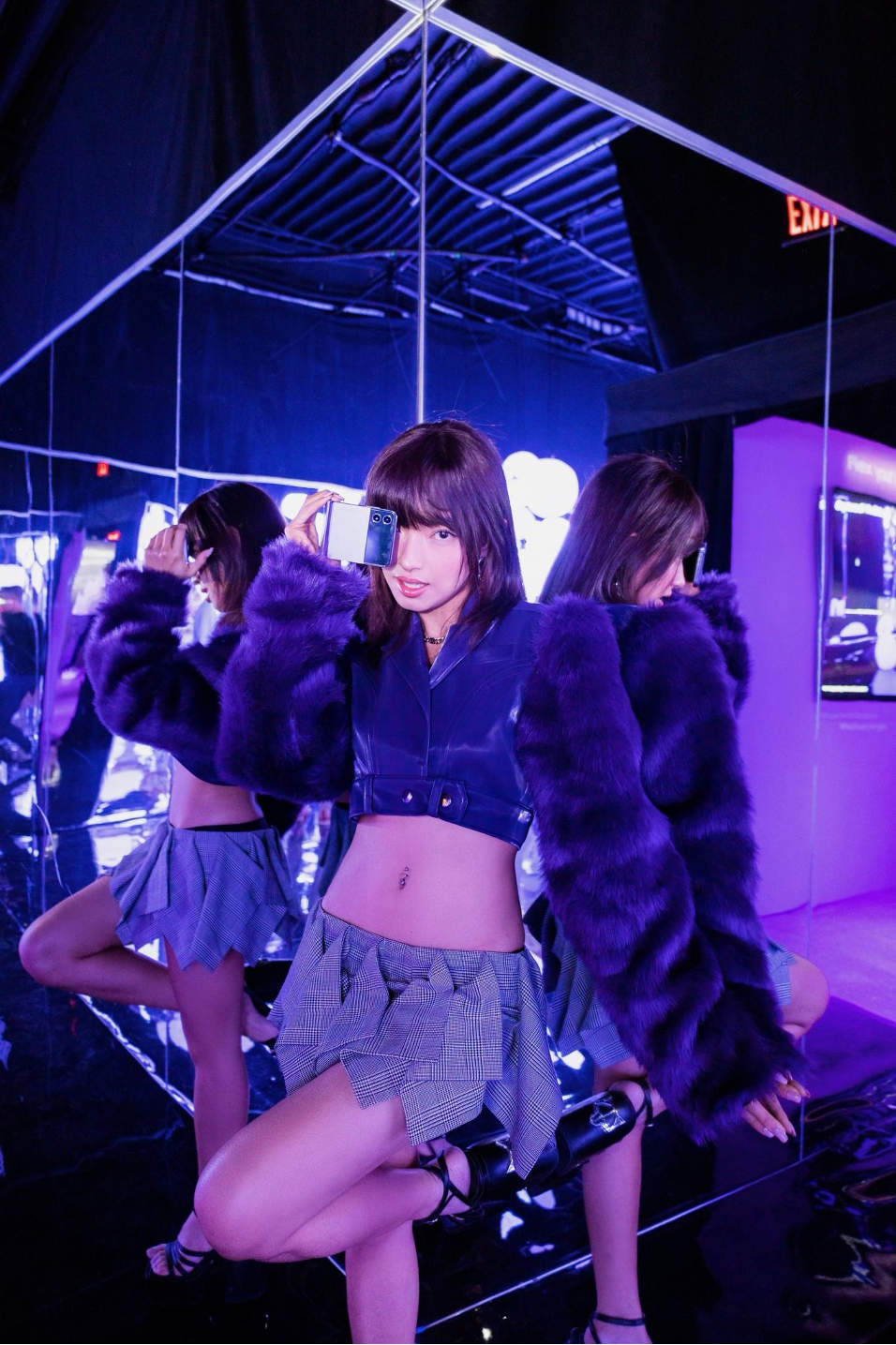 Galaxy Z Fold4 giá ảnh 1 Galaxy Z Fold4 gia anh 1