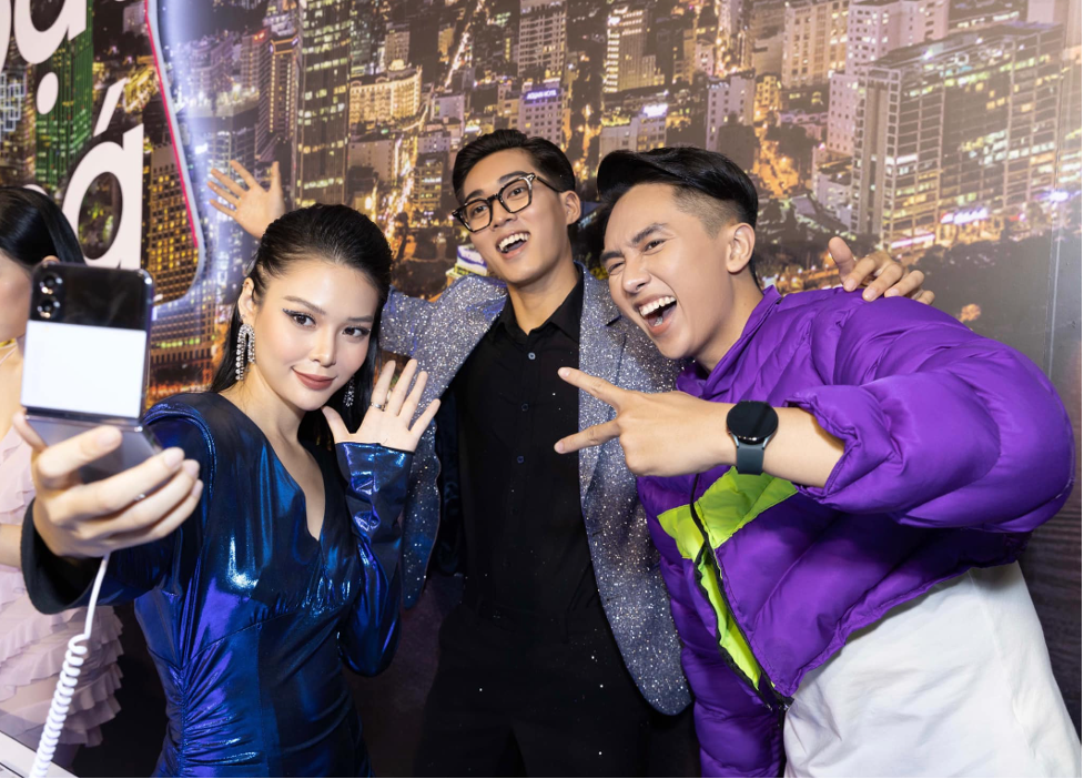 Galaxy Z Fold4 giá ảnh 2 Galaxy Z Fold4 gia anh 2