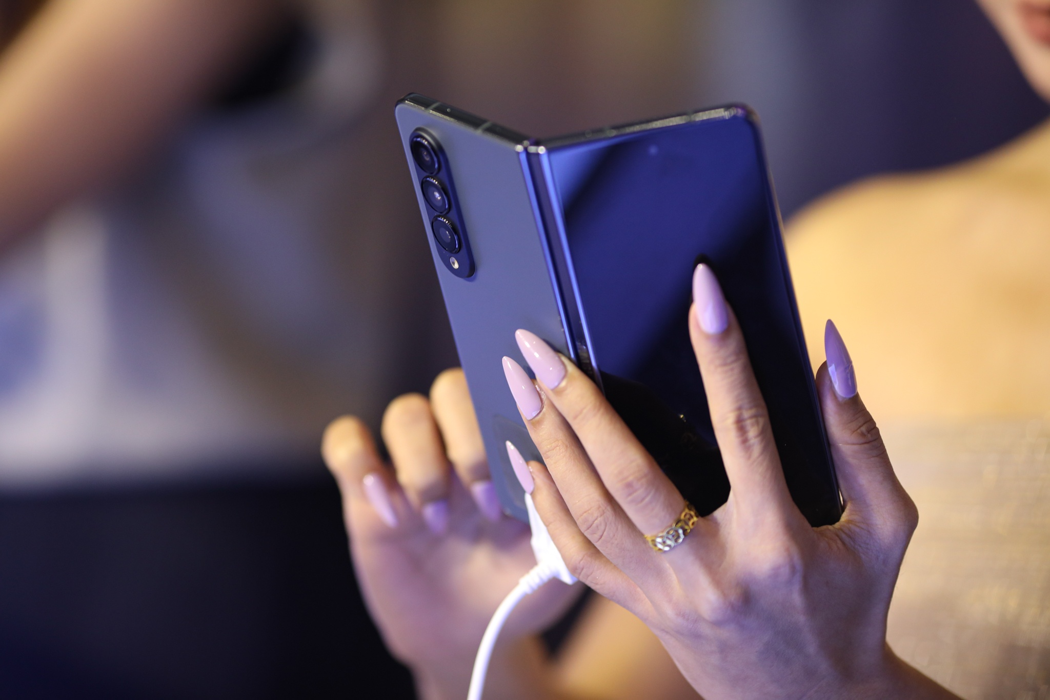 Galaxy Z Fold4 giá ảnh 3 Galaxy Z Fold4 gia anh 3