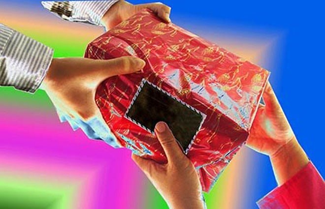 12 quan chuc Bo Tai chinh nop lai qua tang hinh anh