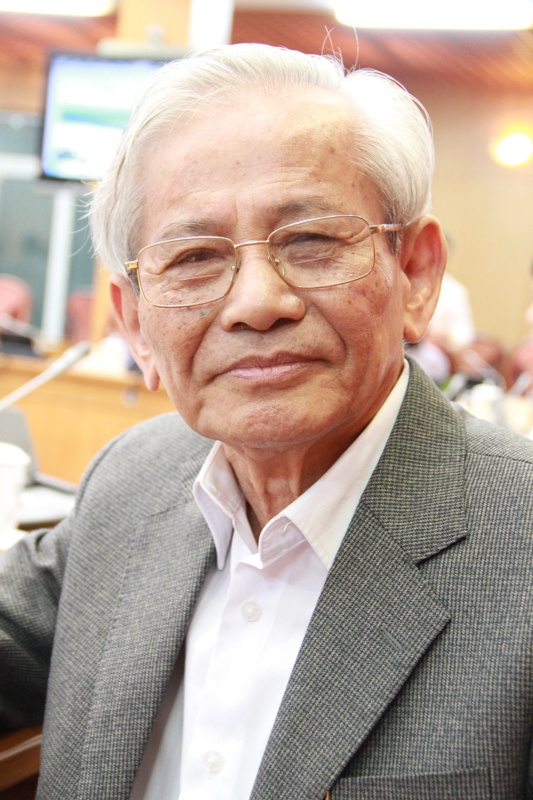 GS Phan Huy Le khẳng định di tích đàn tế là di tích độc nhất vô nhị. Ảnh: Công Khanh