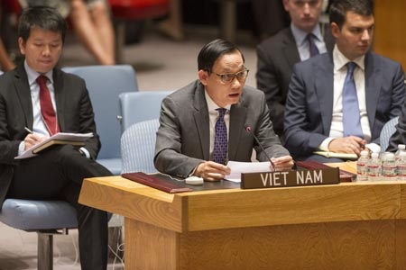 Ong Le Hoai Trung tro lai lam Thu truong Ngoai giao hinh anh