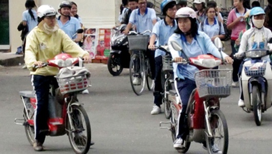 Mien le phi truoc ba voi xe may dien den het 30/6/2015 hinh anh