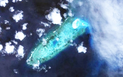 Phan doi Trung Quoc xay dung trai phep tren dao Chu Thap hinh anh