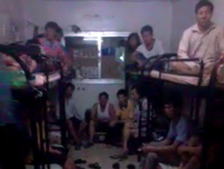 Hang chuc nguoi Viet keu cuu o Arap Xeut hinh anh