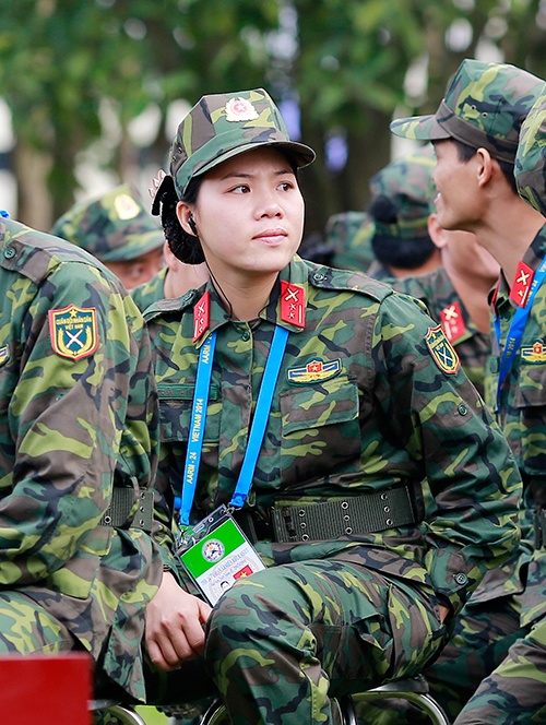 Nữ xạ thủ đoàn Việt Nam.