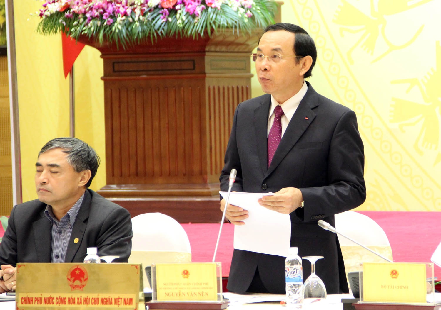 Vu ong Truyen: Xu ly nghiem can bo du da ve huu hinh anh