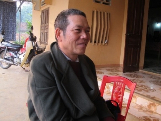 Trong lần trở về, còn có người chồng hiện tại của chị Hoa.    Ảnh: Long Kim