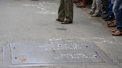 Vị trí nắp cống mà ông Ánh không may bị trượt ngã