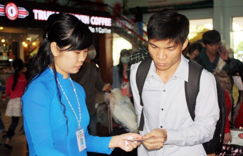 Tu ngay 1/1, ga Sai Gon thu 10.000 dong khi doi ve tau hinh anh