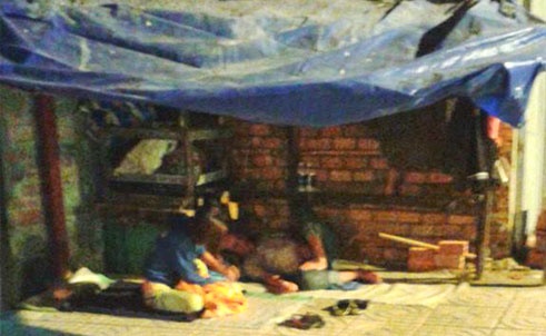 Nguoi an xin o Sai Gon tron tranh trung tam ho tro xa hoi hinh anh