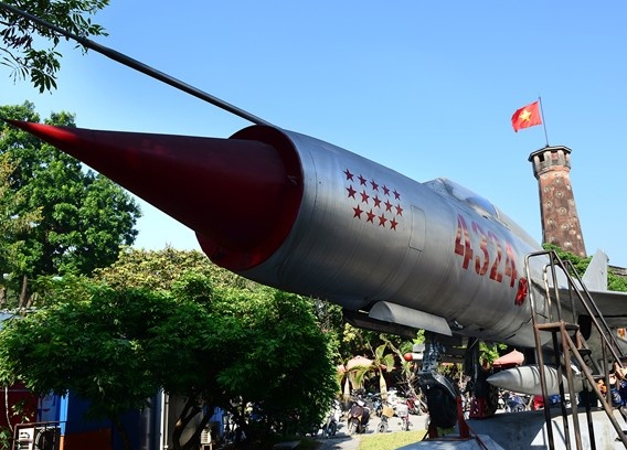 May bay Mig 21 tro thanh bao vat Quoc gia hinh anh