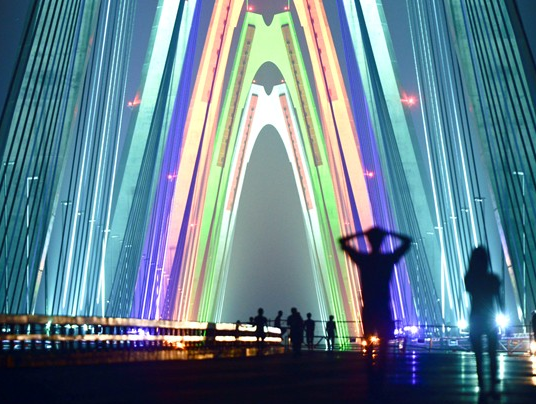 Nguoi dan se duoc tham quan cau Nhat Tan hinh anh