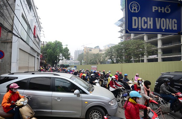 Ha Noi yeu cau tra lai mat duong giao thong truoc Tet hinh anh