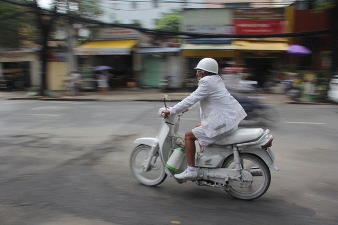 Mot Bach cong tu giua Sai Gon hinh anh