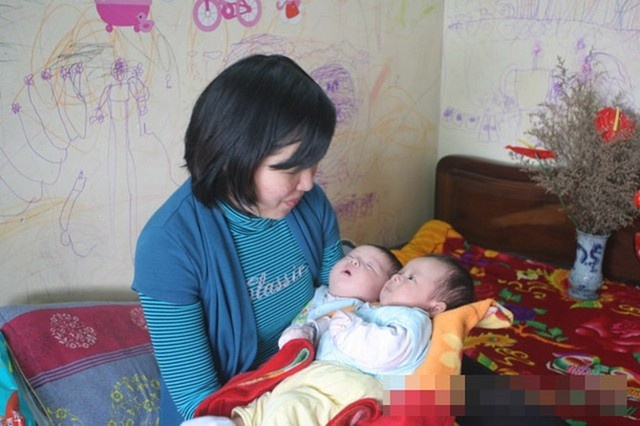 Chị Dung với cặp song