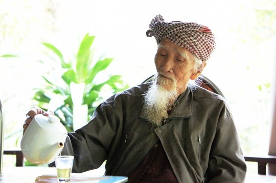 Vi dao si tai ba da ho, diet xa tren dinh Cam Son hinh anh