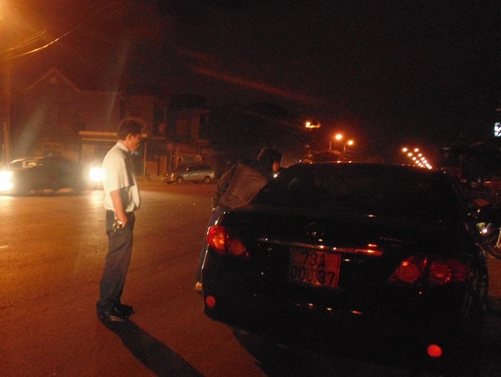 Dinh chi 12 thang thanh tra uong ruou 'quay' CSGT hinh anh