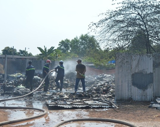 Chay vua phe lieu, khu dan cu nao loan hinh anh