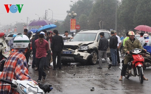 Taxi dau dau xe bien xanh giua trung tam TP Thanh Hoa hinh anh