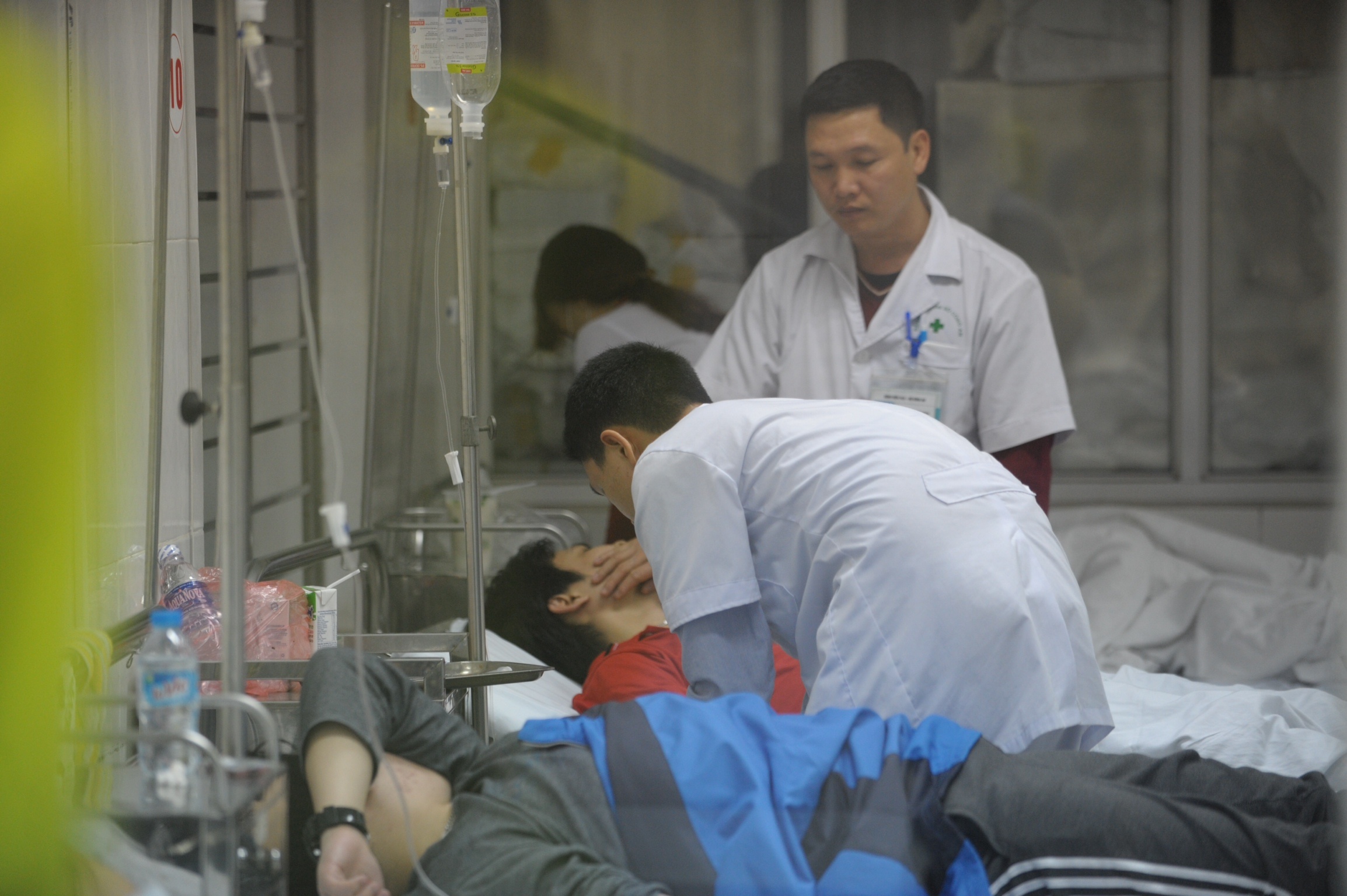 14 benh nhan ngo doc khi van dang nam cap cuu hinh anh