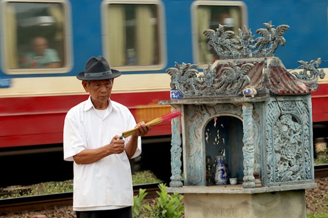 Năm 2009, người dân xóm Cồn Tàu (thôn Lương Điền, xã Hải Sơn, huyện Hải Lăng, Quảng Trị) lập am ngay sát đường tàu để ngày rằm, ngày tết cúng bái những người đã tử nạn do tàu lửa