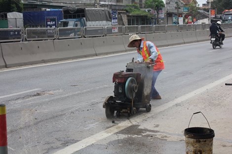 Dinh chi chi cuc truong duong bo vi de lun quoc lo hinh anh