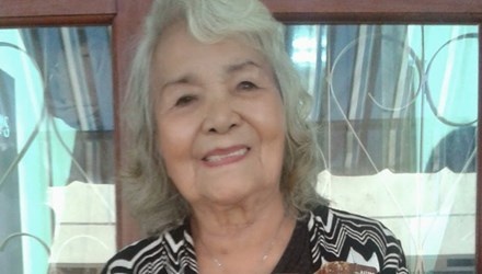 92 tuoi, cu ba van di thi hat hinh anh