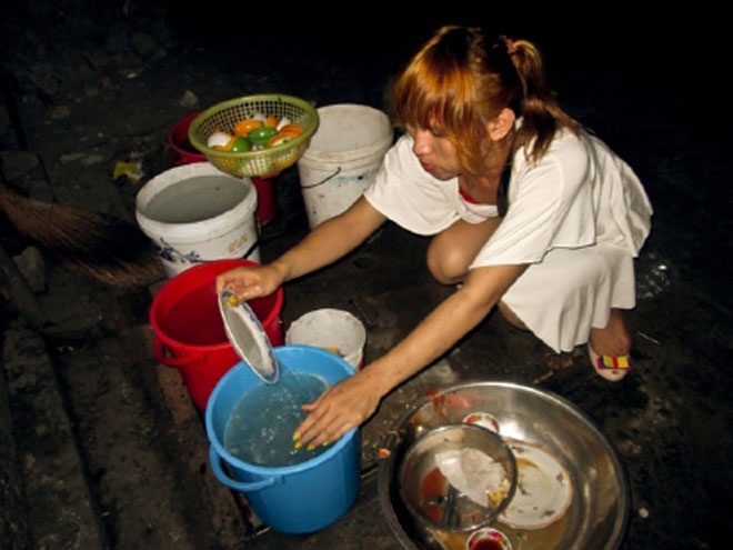 Một người chuyển giới nữ chưa có công việc ổn định, đang phụ giúp gia đình. 