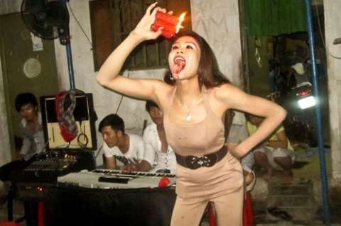 Hanh trinh tim lai cuoc doi gian nan cua nguoi chuyen gioi hinh anh