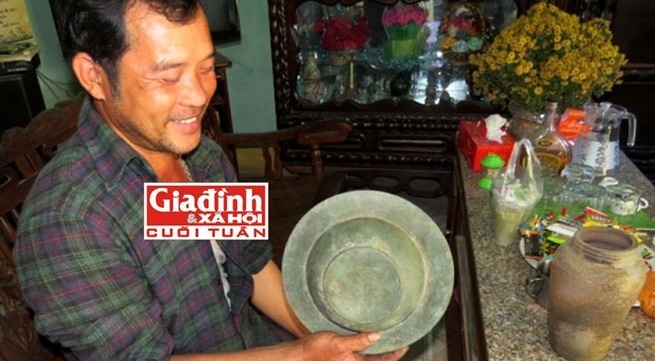 Gia dinh khon don vi tin don cat giau kho co vat bac ty hinh anh